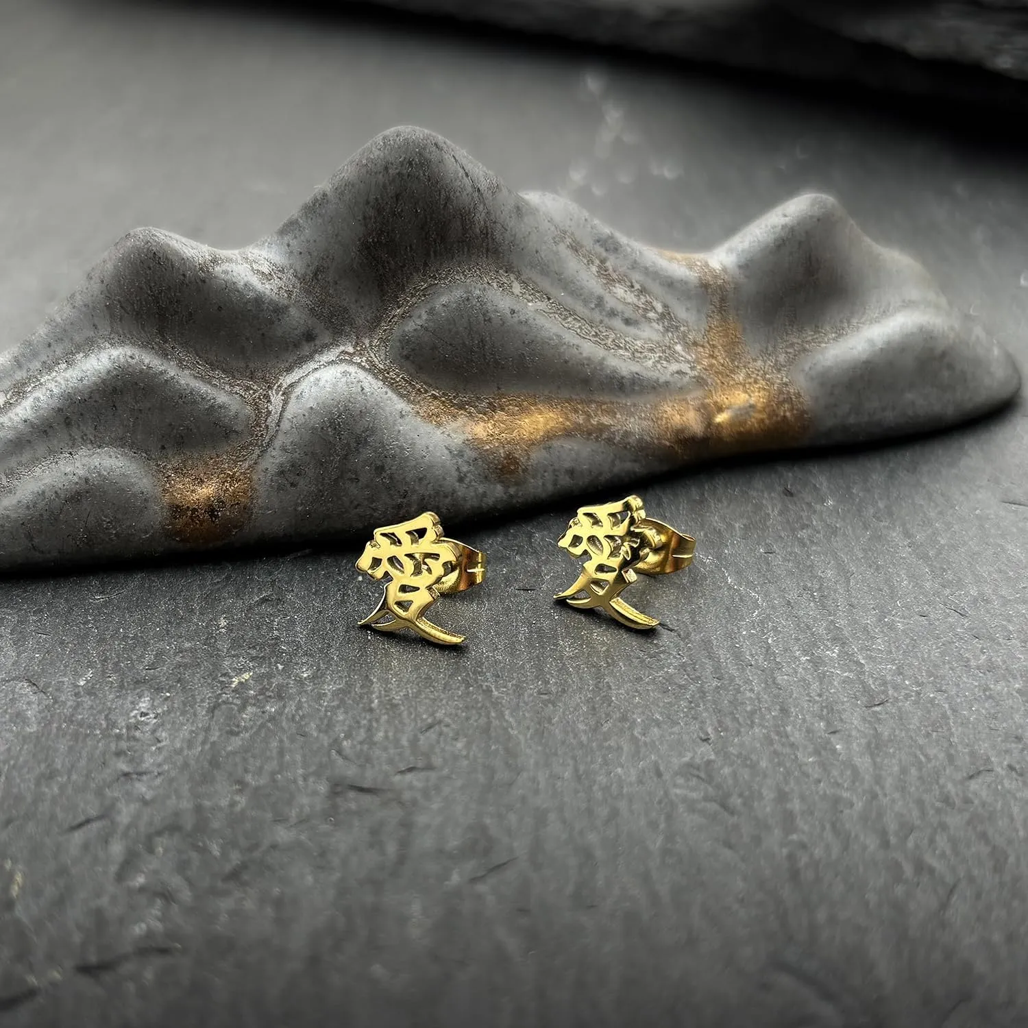 Japanese Love Kanji Earrings Gold Black Steel Chinese Character Earrings for Men Women