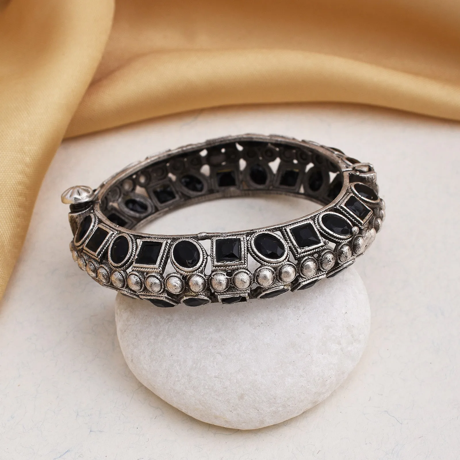 Nikhat One Piece Bangle